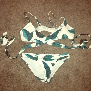 Cupshe Leaf Swimsuit size Small